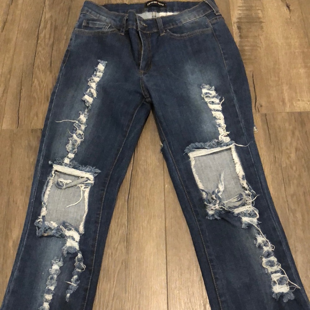 Fashion nova ripped cheek jeans
